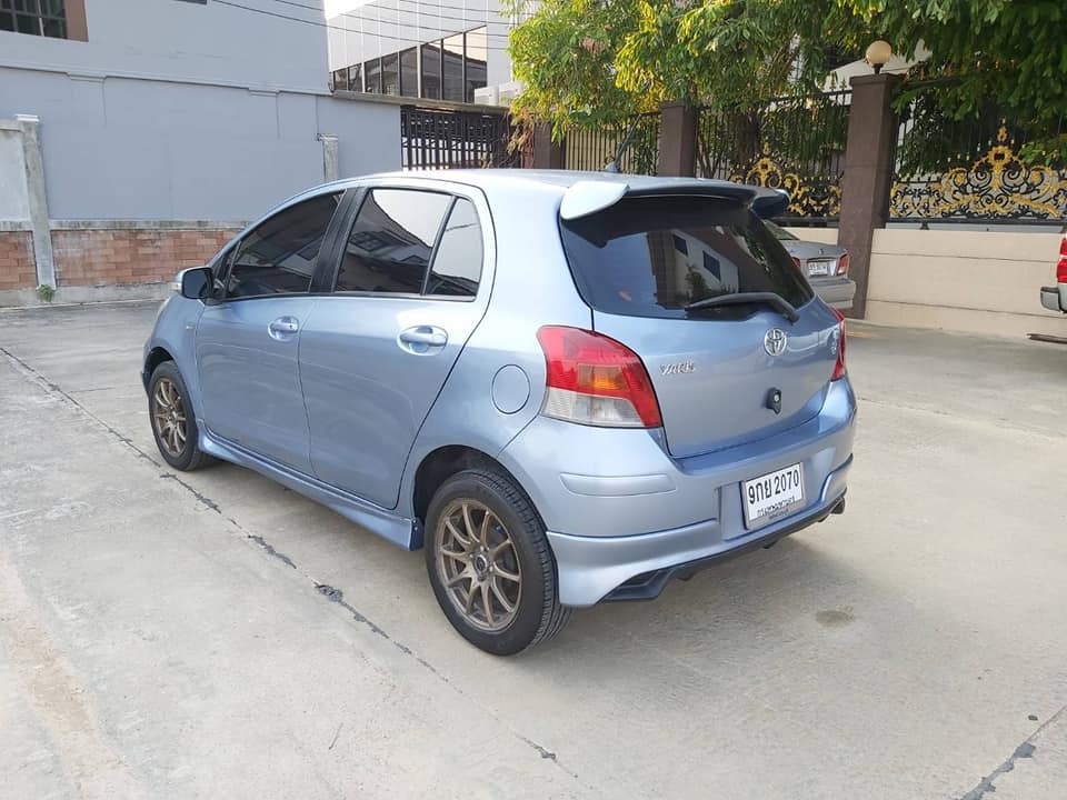 Toyota Yaris ปี 2011 สีฟ้า (รูปที่ 2)