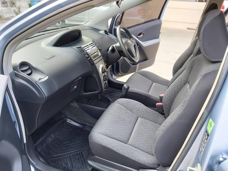 Toyota Yaris ปี 2011 สีฟ้า (รูปที่ 6)
