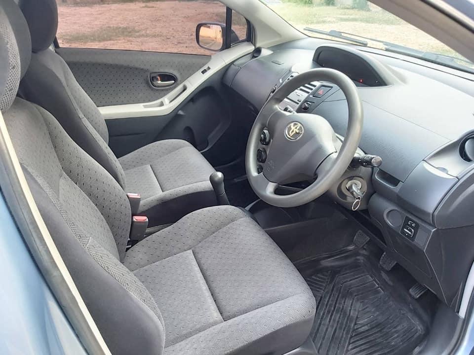 Toyota Yaris ปี 2011 สีฟ้า (รูปที่ 5)