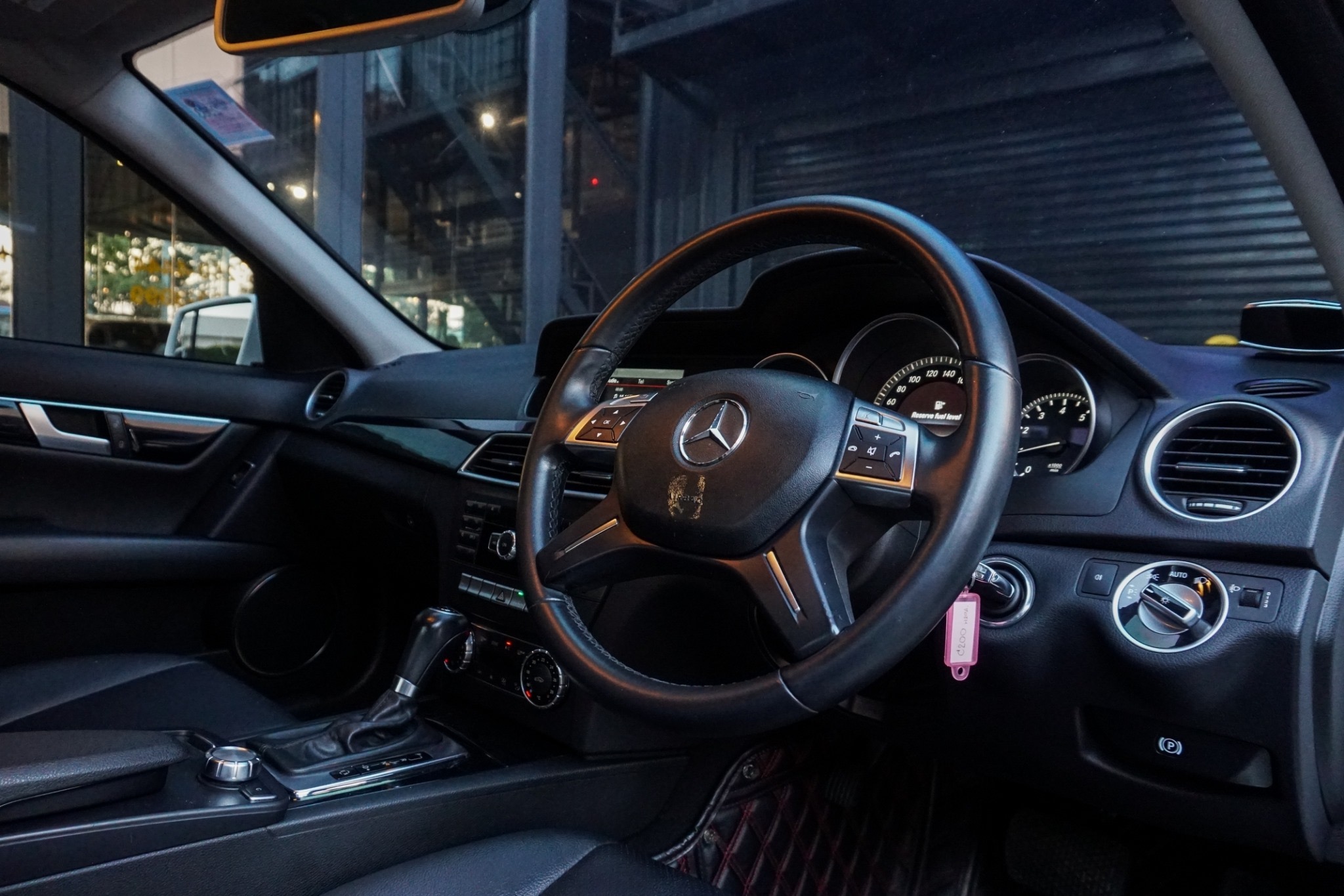 Mercedes-Benz C-Class W204 C200 ปี 2013 สีขาว (รูปที่ 8)