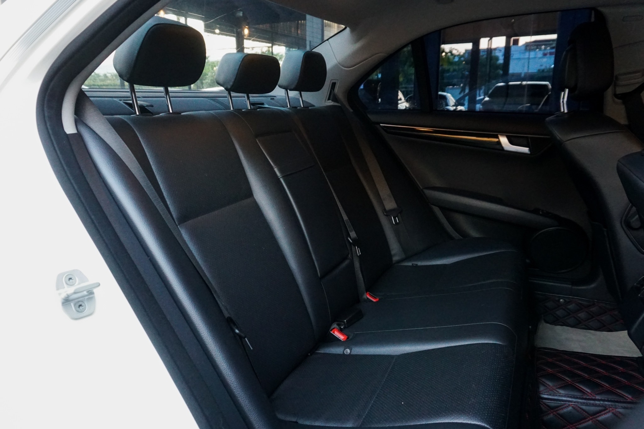 Mercedes-Benz C-Class W204 C200 ปี 2013 สีขาว (รูปที่ 12)