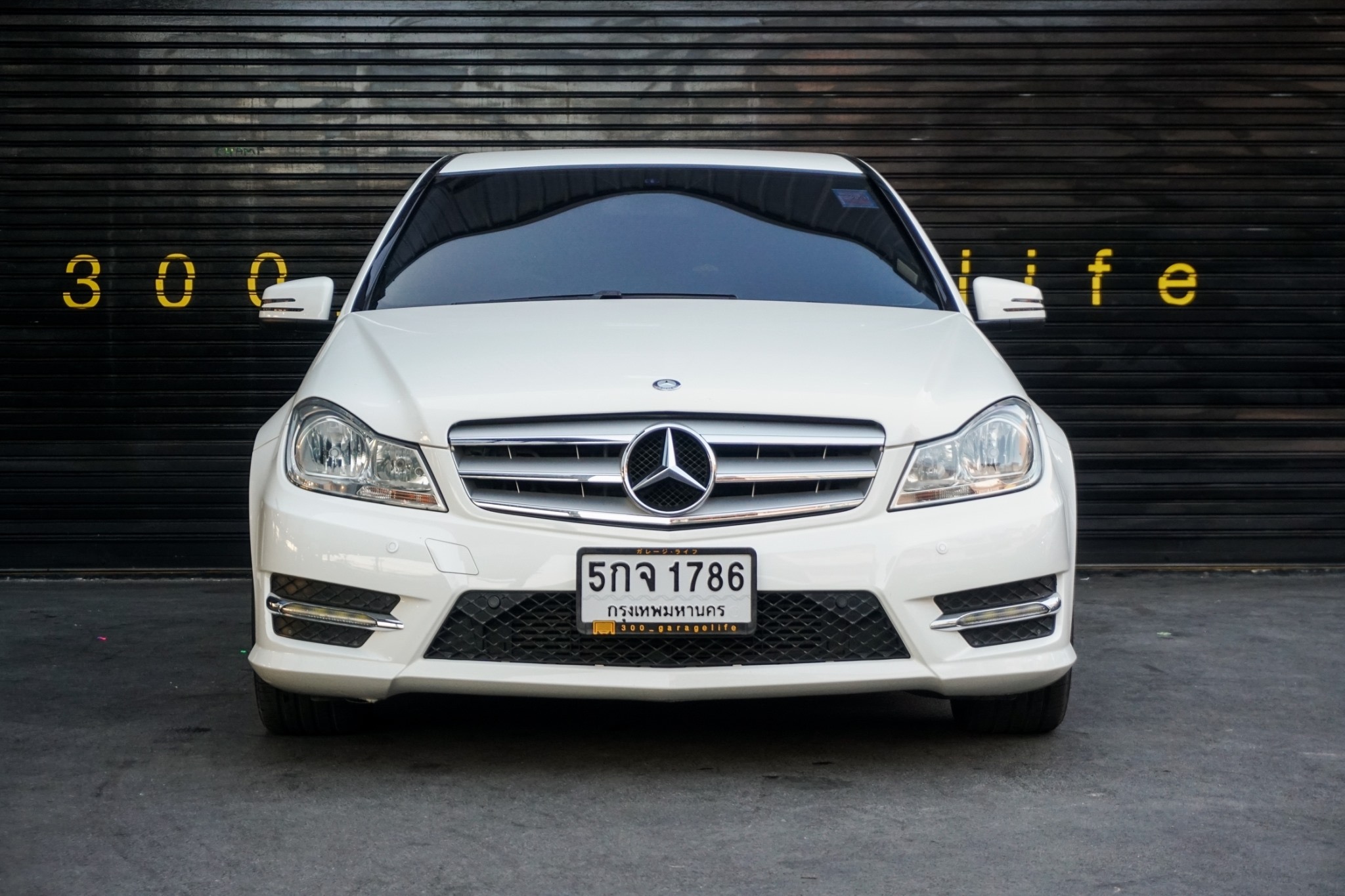 Mercedes-Benz C-Class W204 C200 ปี 2013 สีขาว (รูปที่ 3)