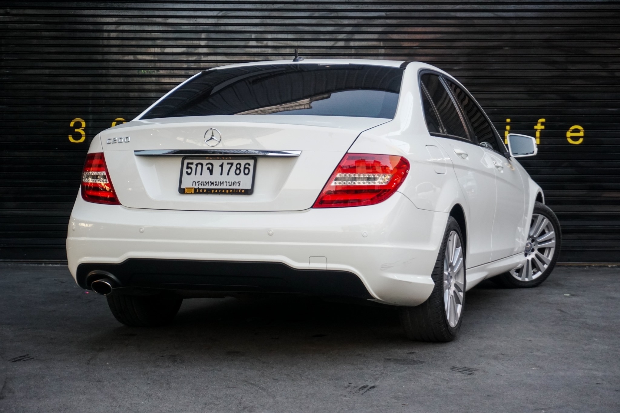 Mercedes-Benz C-Class W204 C200 ปี 2013 สีขาว