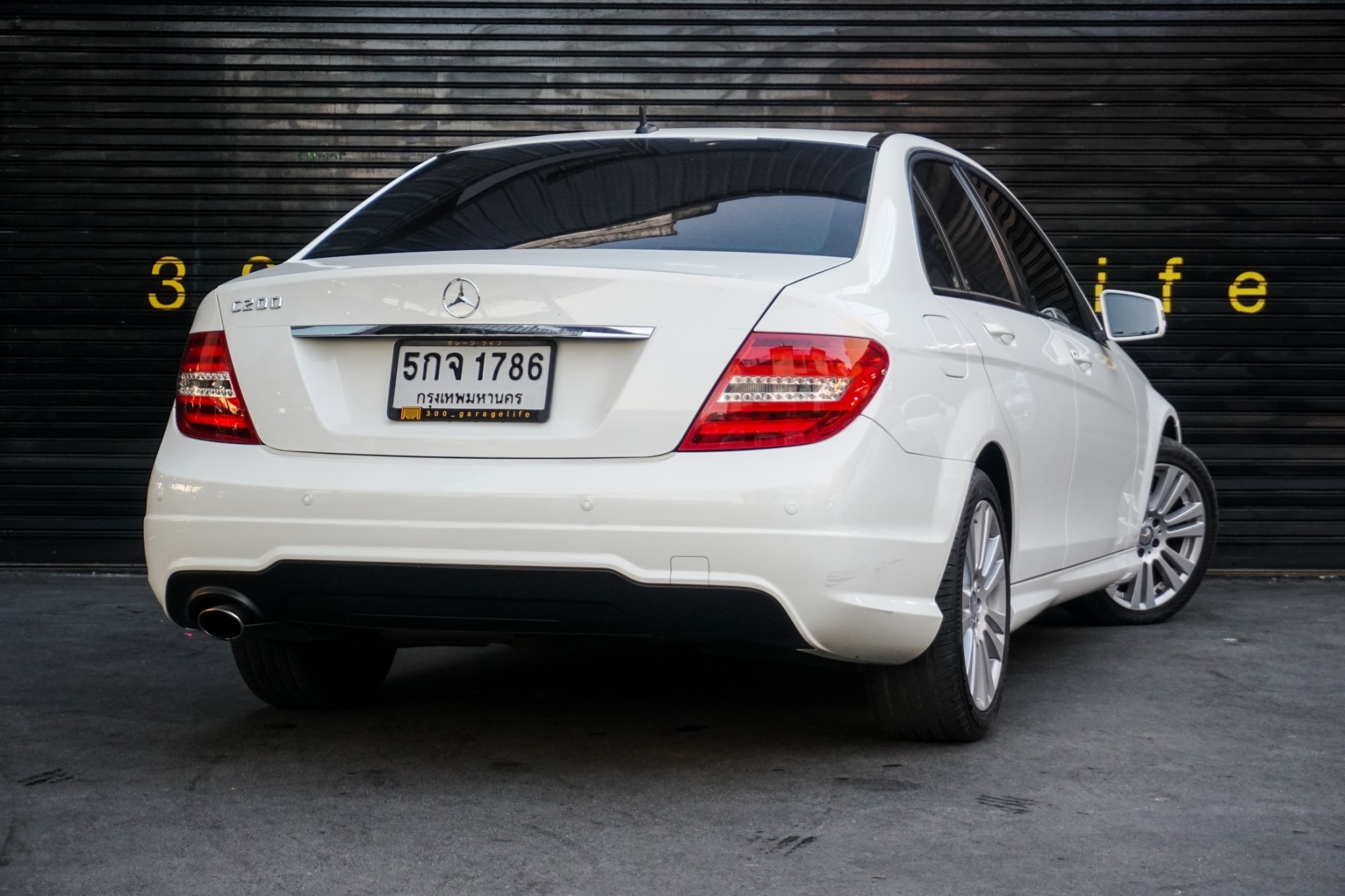 Mercedes-Benz C-Class W204 C200 ปี 2013 สีขาว (รูปที่ 2)