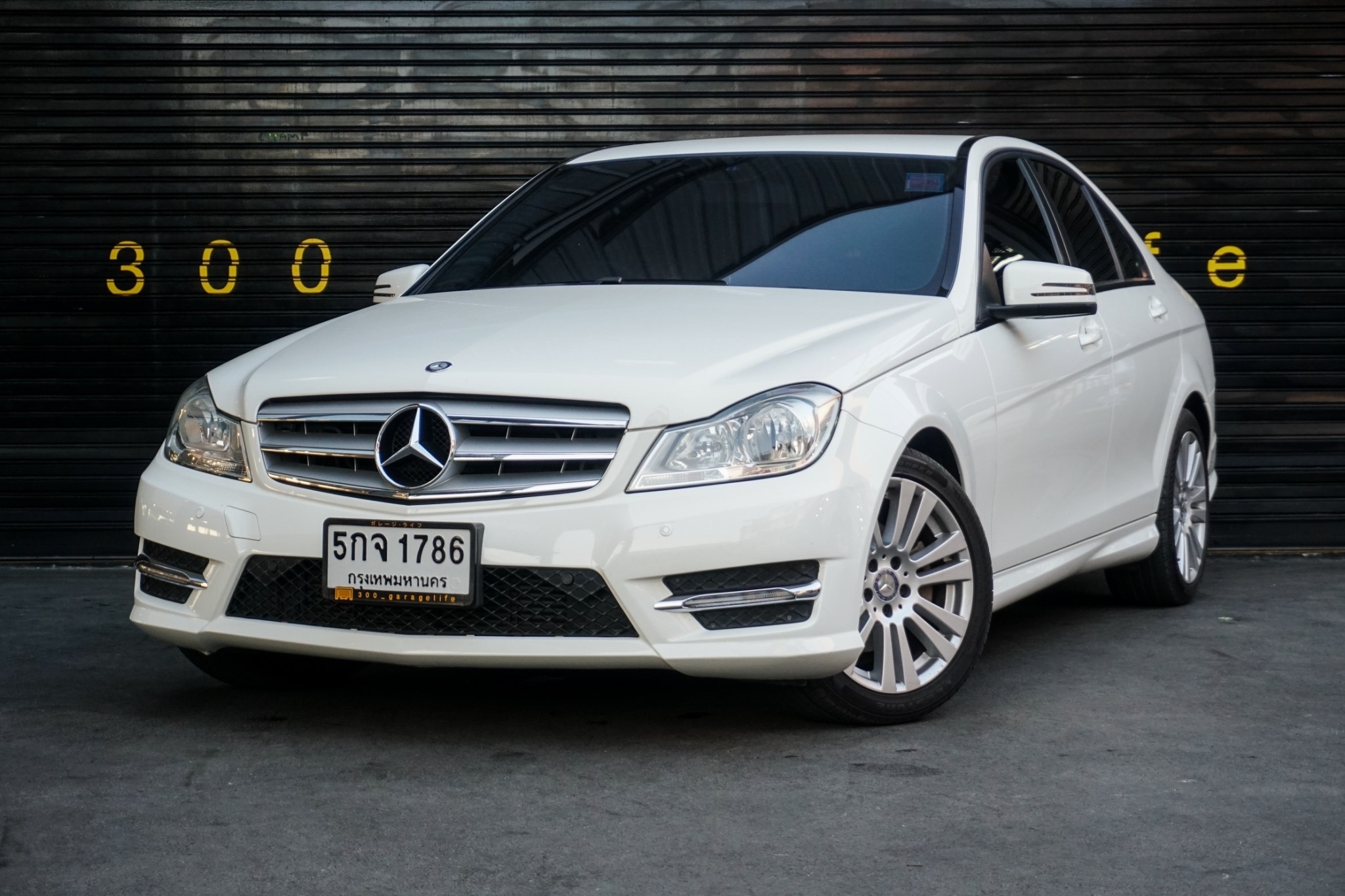 Mercedes-Benz C-Class W204 C200 ปี 2013 สีขาว