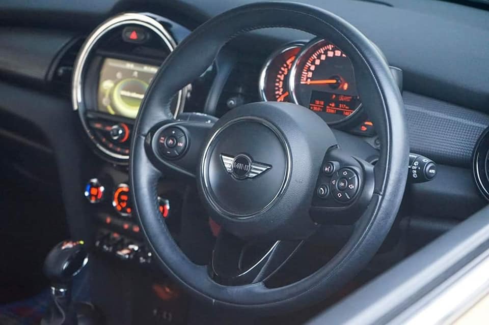 Mini Cooper (Hatch) Look3 F56 (3 ประตู) ปี 2016 สีเหลือง (รูปที่ 14)