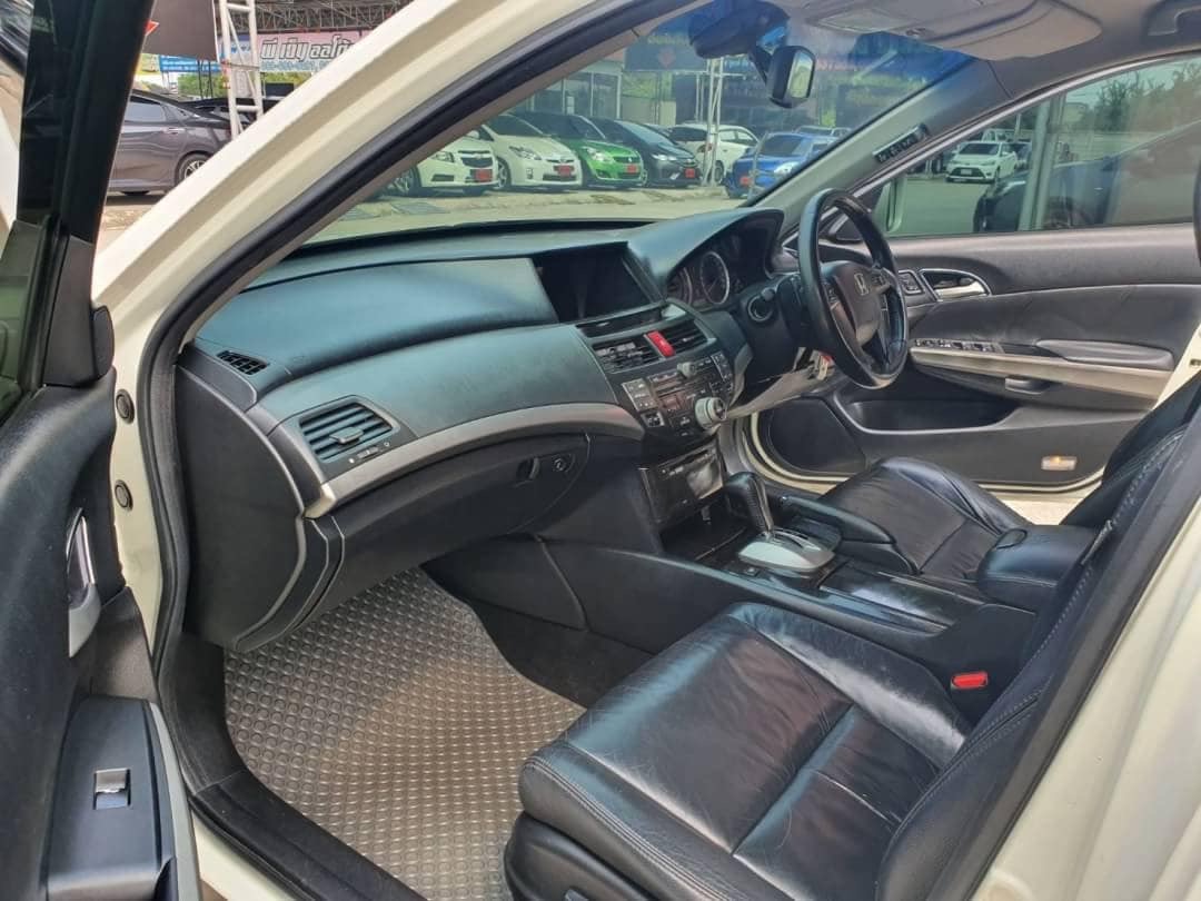 Honda Accord Gen 8 ปี 2011 สีขาว (รูปที่ 11)