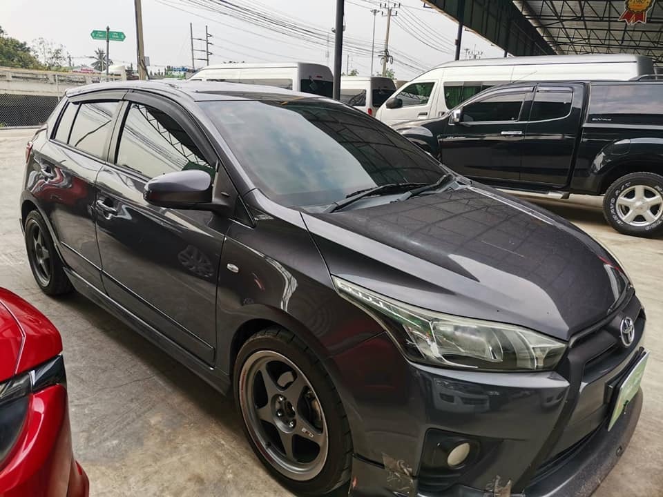 Toyota Yaris ปี 2016 สีเทา (รูปที่ 3)