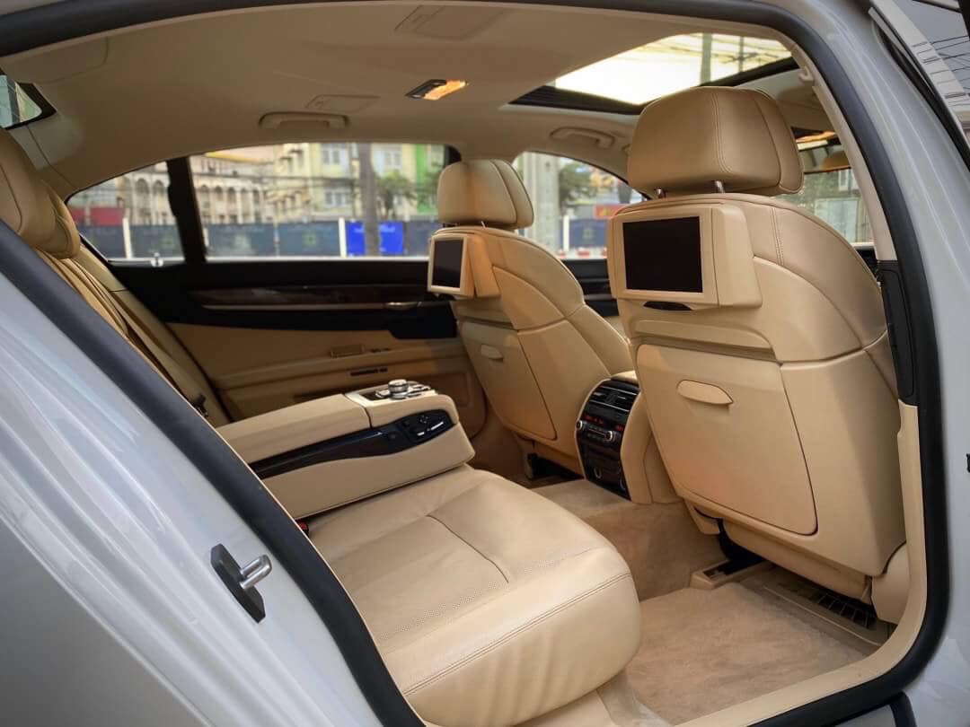 BMW 7 Series Gen5 F01 730Ld ปี 2012 สีขาว (รูปที่ 16)