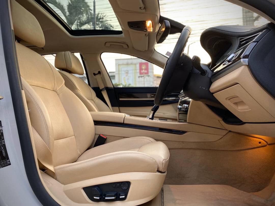 BMW 7 Series Gen5 F01 730Ld ปี 2012 สีขาว (รูปที่ 5)