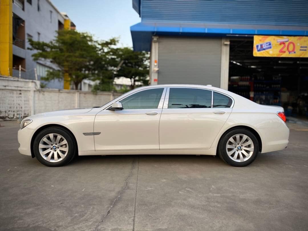 BMW 7 Series Gen5 F01 730Ld ปี 2012 สีขาว (รูปที่ 2)