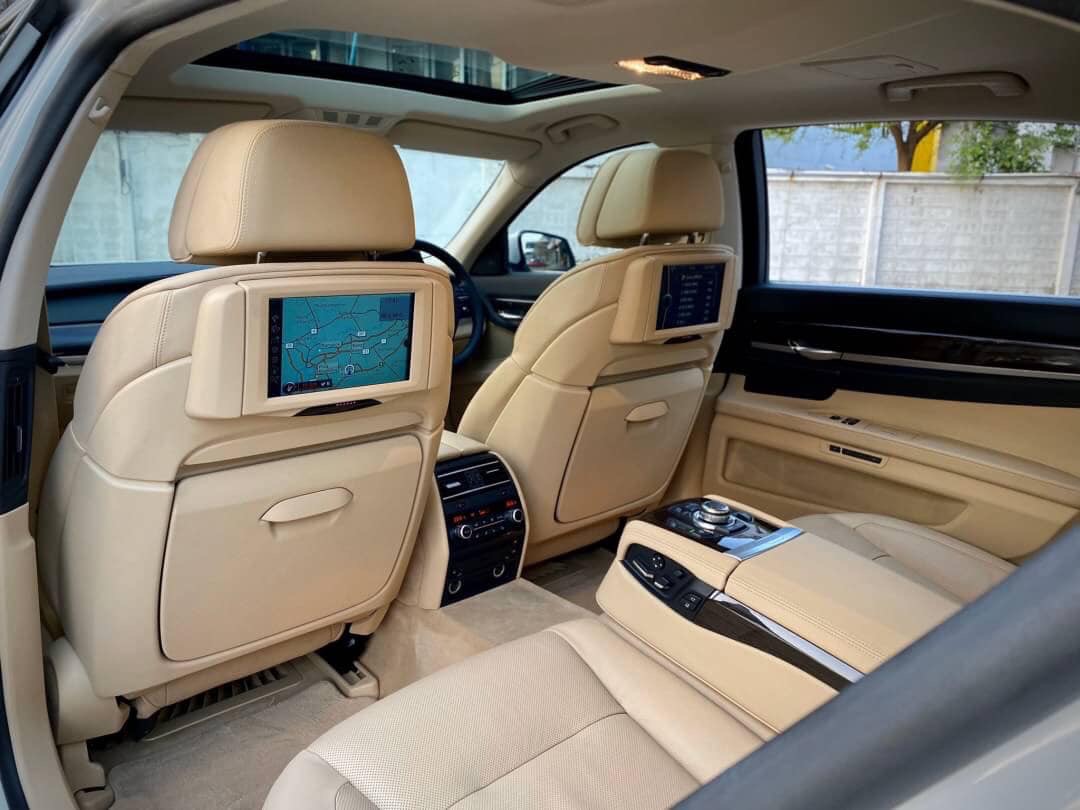 BMW 7 Series Gen5 F01 730Ld ปี 2012 สีขาว (รูปที่ 9)