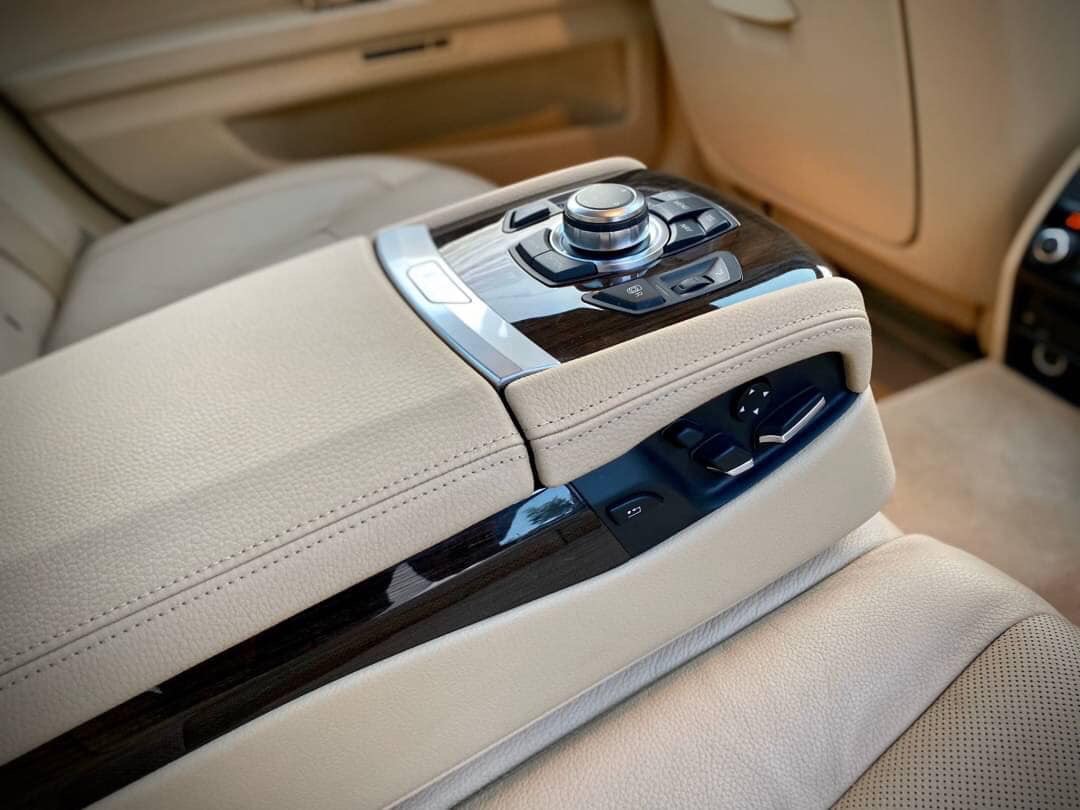 BMW 7 Series Gen5 F01 730Ld ปี 2012 สีขาว (รูปที่ 17)