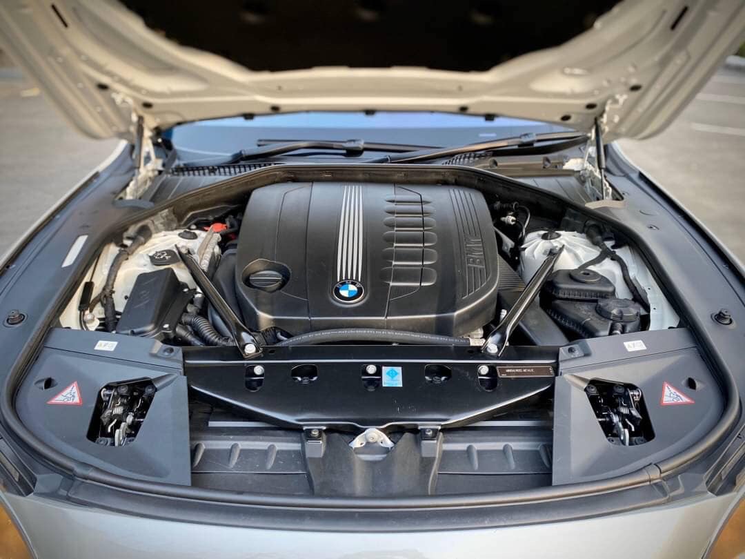 BMW 7 Series Gen5 F01 730Ld ปี 2012 สีขาว (รูปที่ 12)