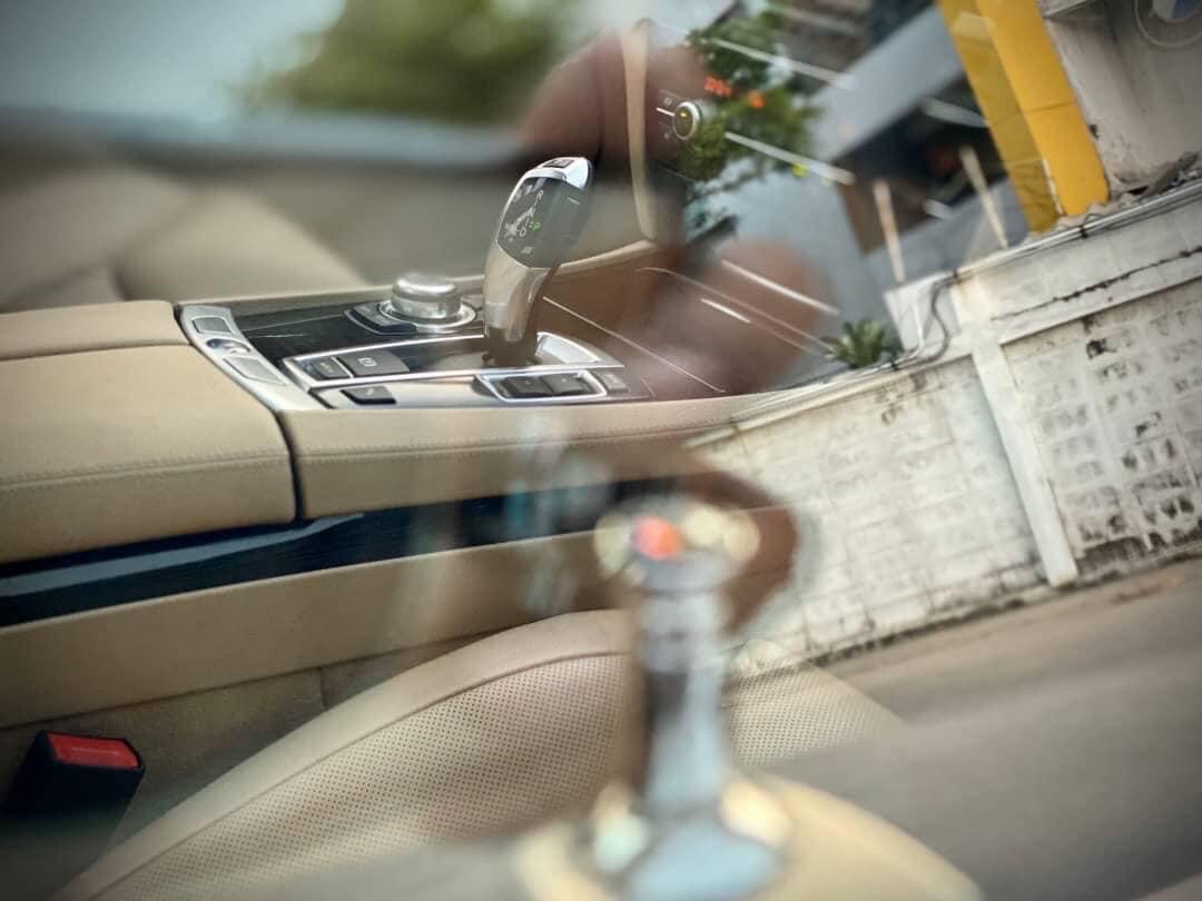 BMW 7 Series Gen5 F01 730Ld ปี 2012 สีขาว (รูปที่ 10)