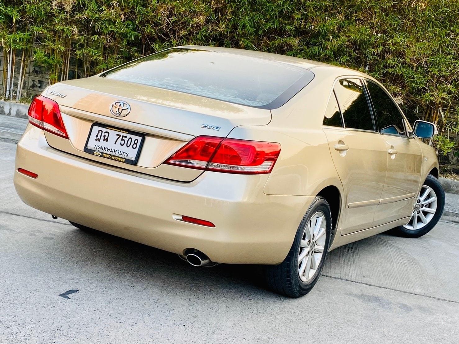 Toyota Camry ปี 2010 สีทอง