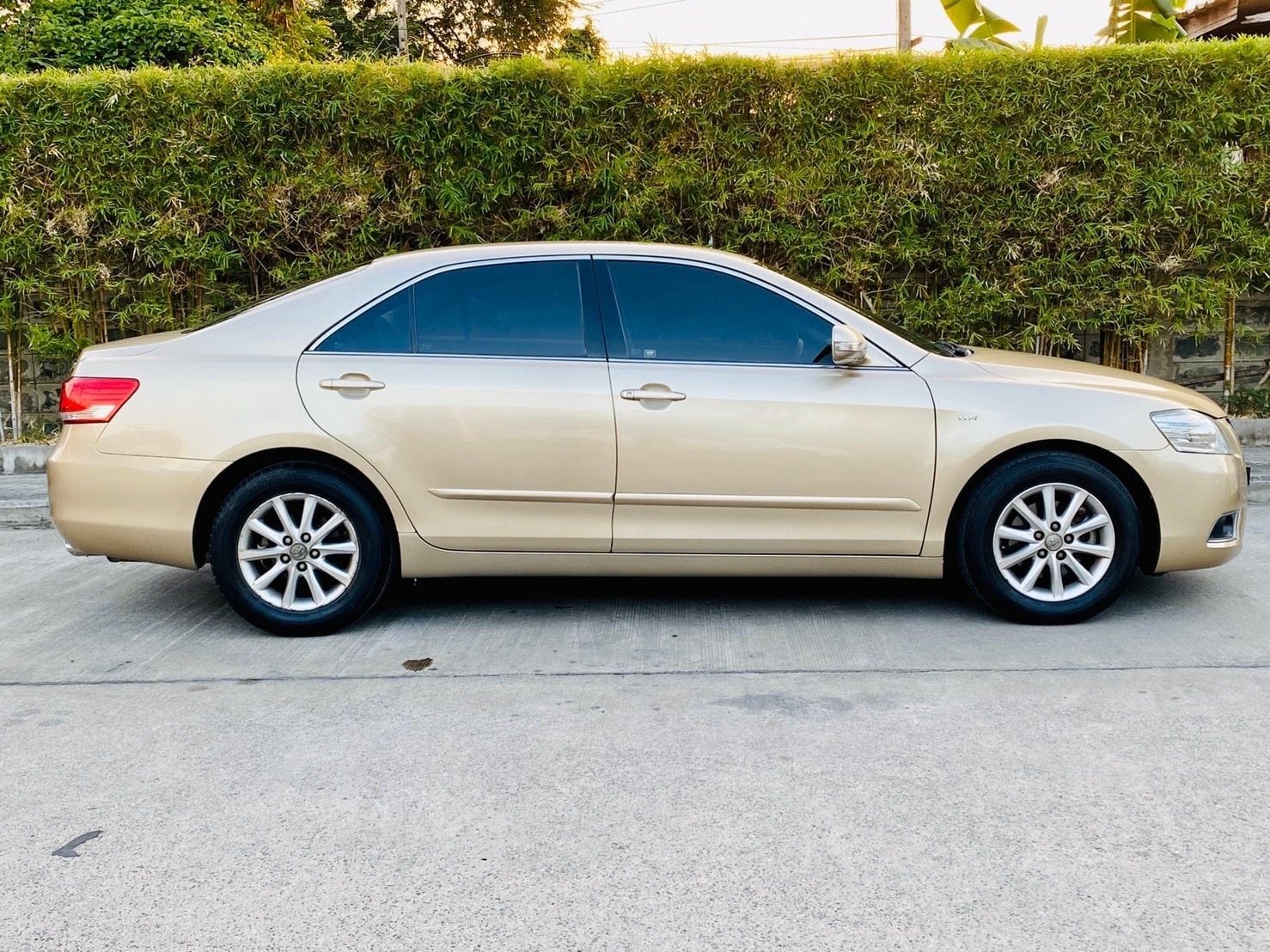 Toyota Camry ปี 2010 สีทอง