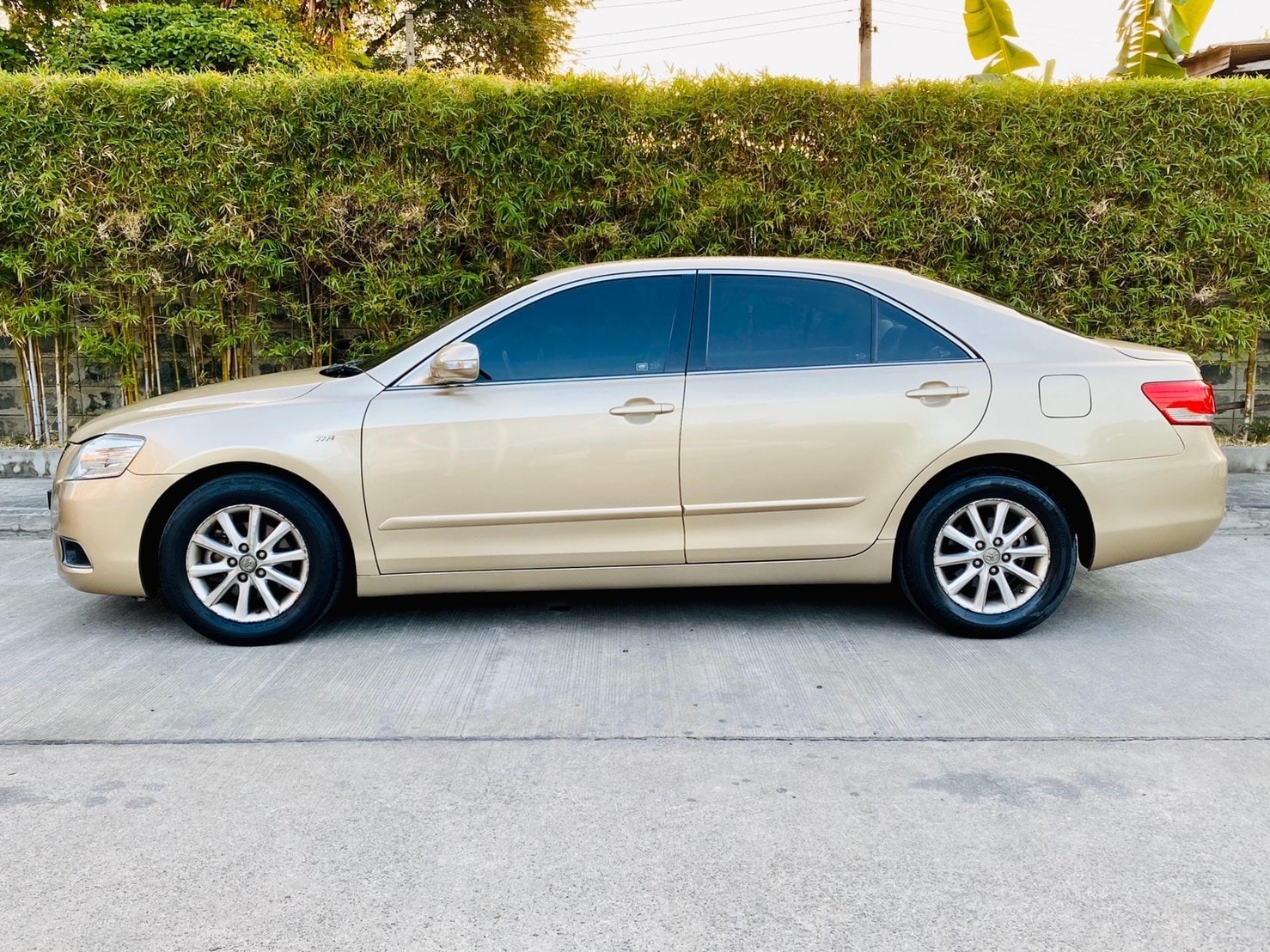 Toyota Camry ปี 2010 สีทอง