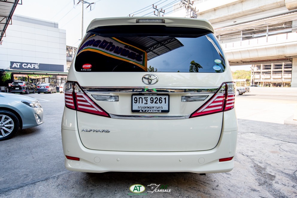 Toyota Alphard ปี 2012 สีขาว