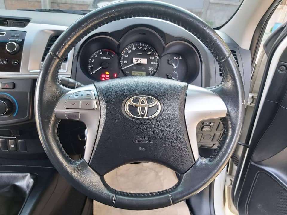 Toyota Hilux Vigo Prerunner (Cab) ปี 2015 สีขาว