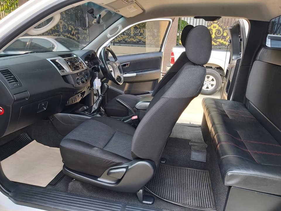 Toyota Hilux Vigo Prerunner (Cab) ปี 2015 สีขาว (รูปที่ 6)