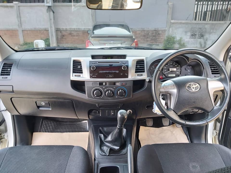 Toyota Hilux Vigo Prerunner (Cab) ปี 2015 สีขาว
