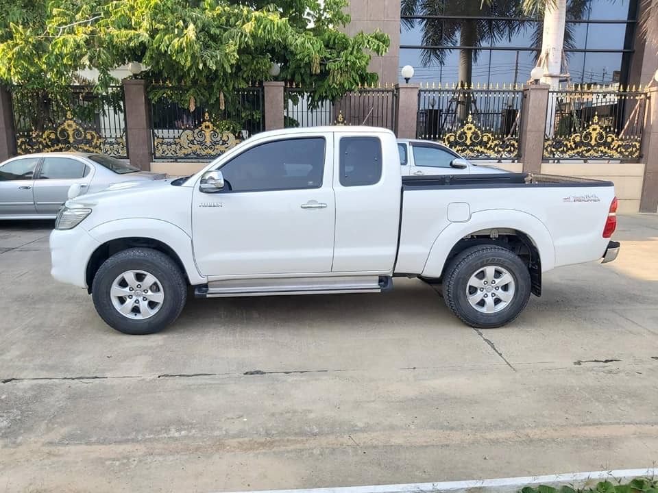 Toyota Hilux Vigo Prerunner (Cab) ปี 2015 สีขาว