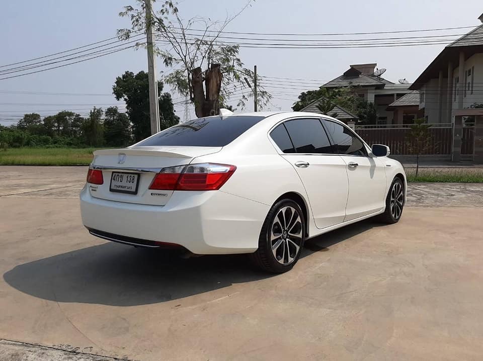 Honda Accord ปี 2015 สีขาว (รูปที่ 2)