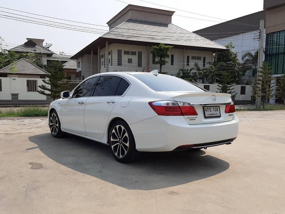 Honda Accord ปี 2015 สีขาว