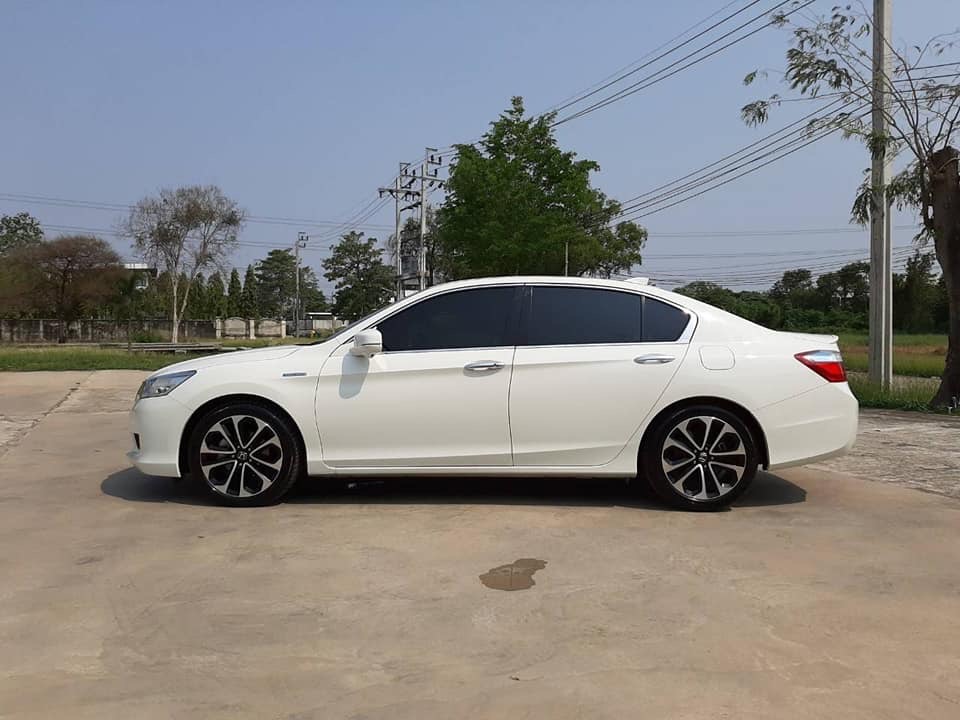 Honda Accord ปี 2015 สีขาว (รูปที่ 3)