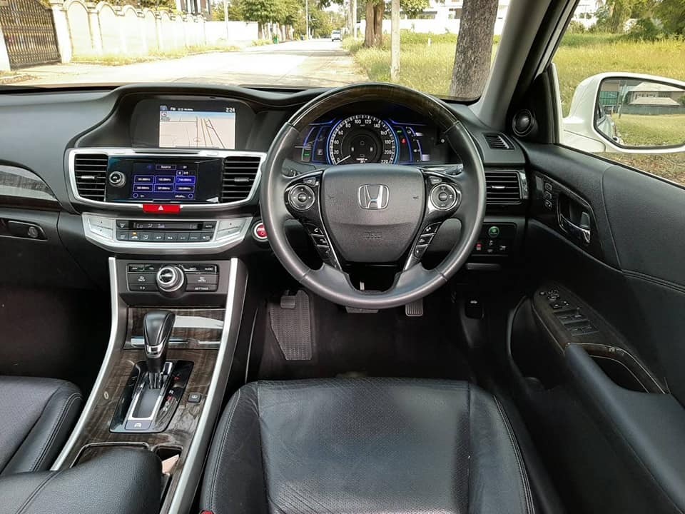 Honda Accord ปี 2015 สีขาว (รูปที่ 7)