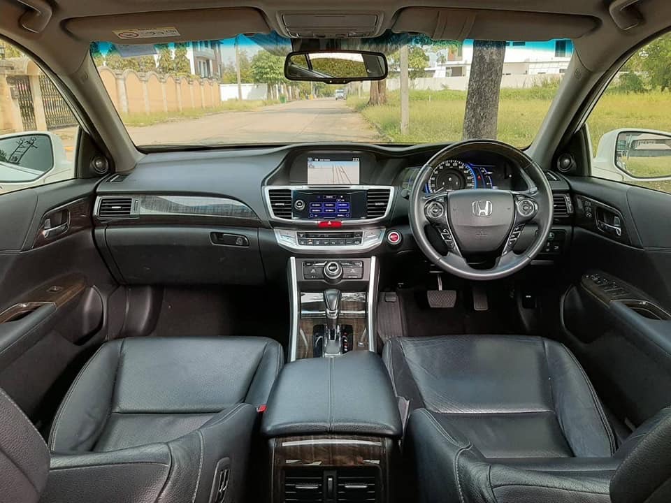 Honda Accord ปี 2015 สีขาว (รูปที่ 4)