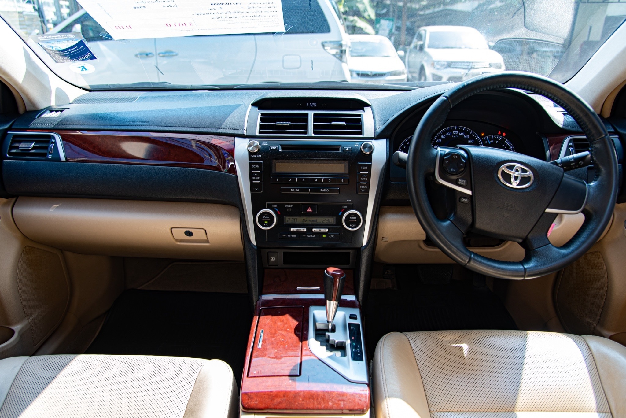 Toyota Camry ปี 2013 สีเทา (รูปที่ 9)