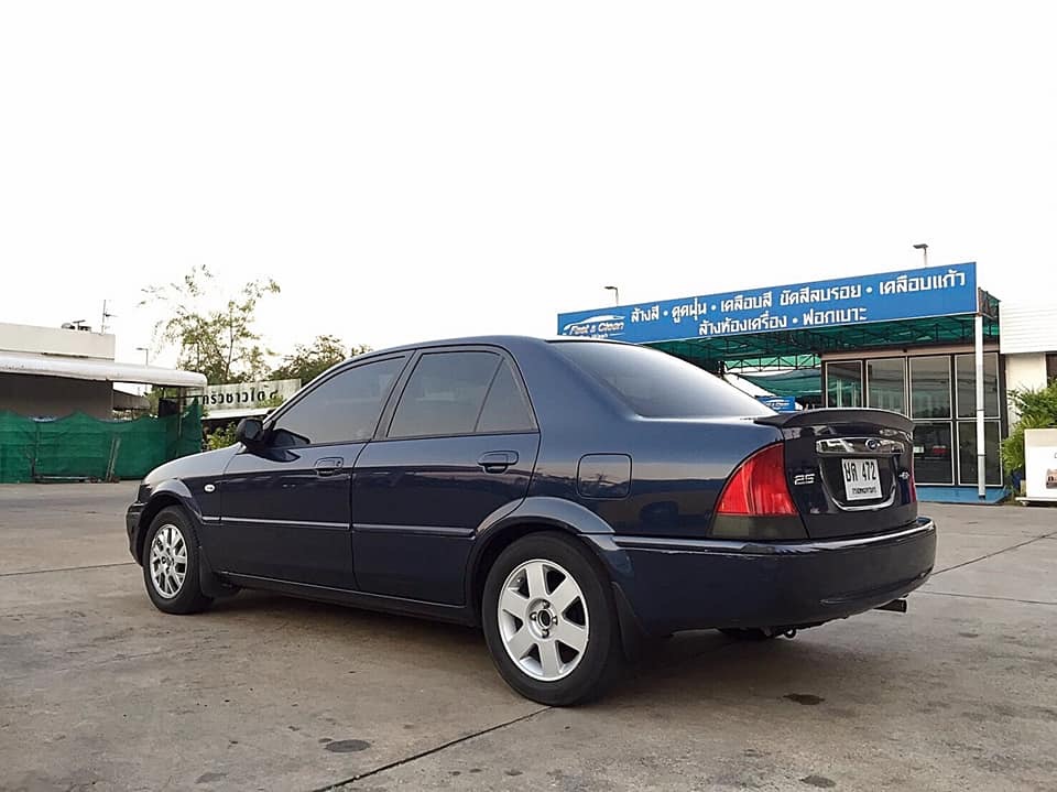 Ford Laser ปี 2000 สีน้ำเงิน