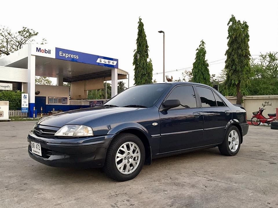 Ford Laser ปี 2000 สีน้ำเงิน