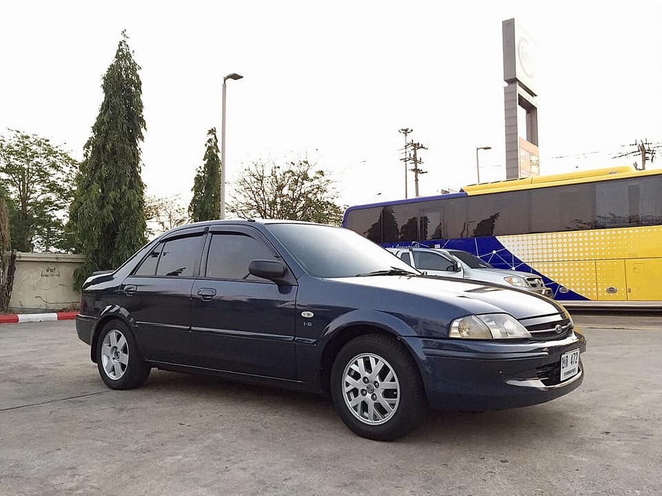 Ford Laser ปี 2000 สีน้ำเงิน