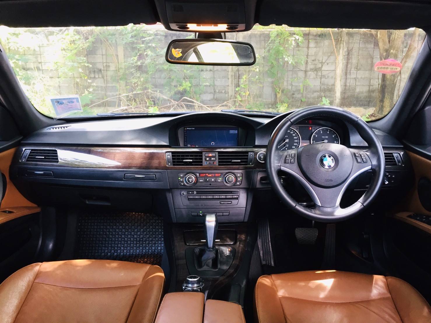 BMW 320i ปี 2012 สีดำ (รูปที่ 5)