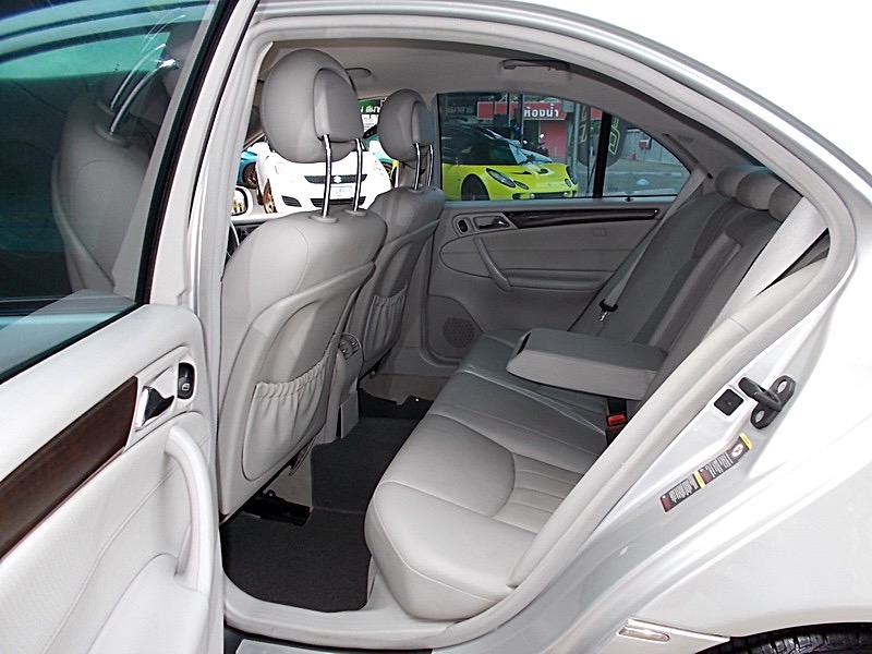 Mercedes-Benz C-Class W203 C220 ปี 2006 สีเทา (รูปที่ 7)