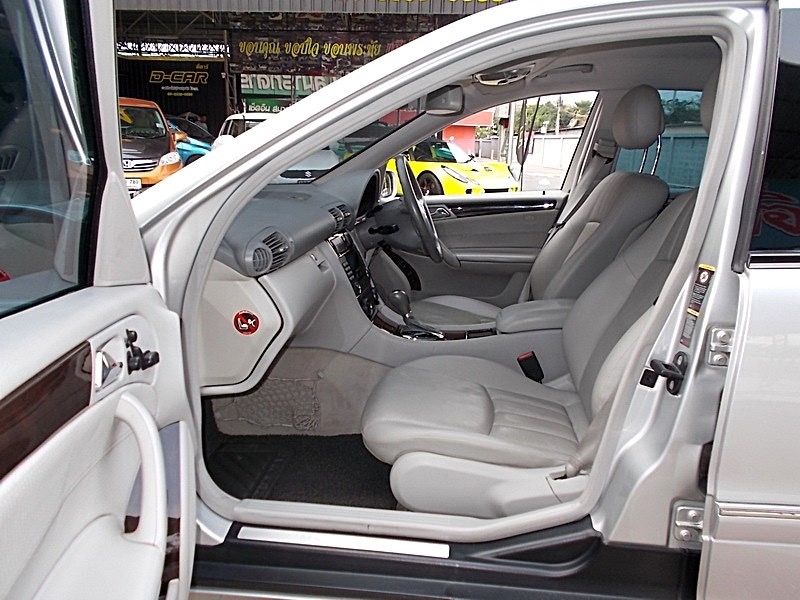 Mercedes-Benz C-Class W203 C220 ปี 2006 สีเทา (รูปที่ 6)
