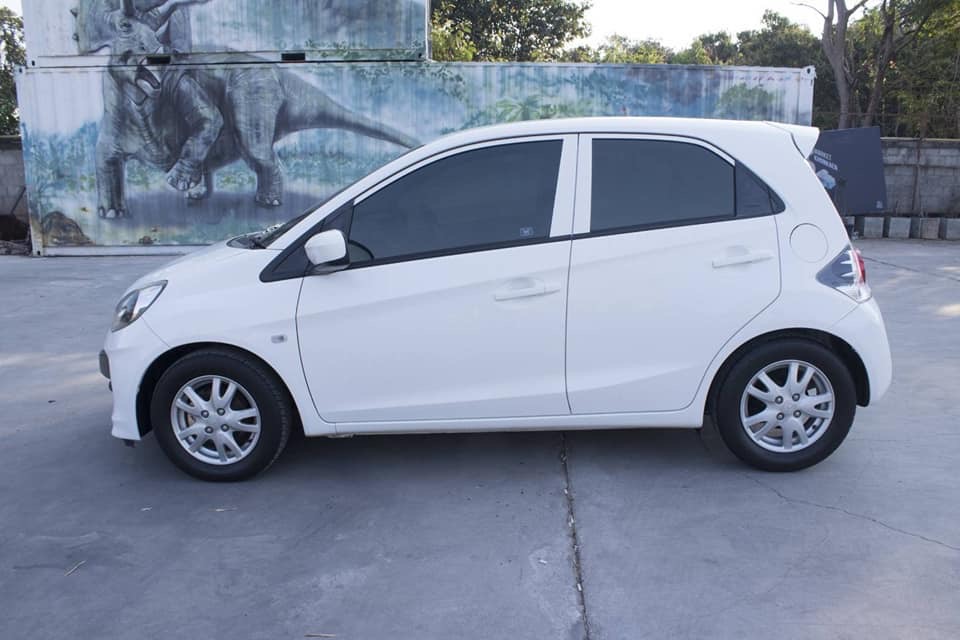 Honda Brio ปี 2011 สีขาว