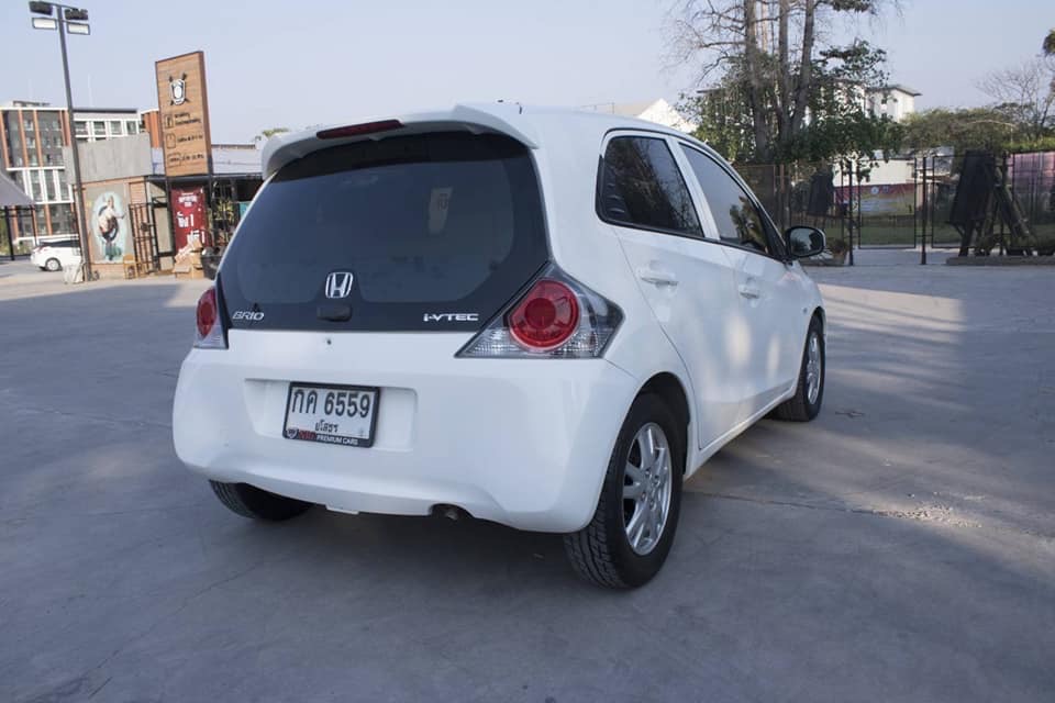 Honda Brio ปี 2011 สีขาว (รูปที่ 5)