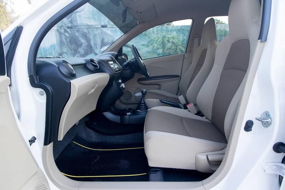 Honda Brio ปี 2011 สีขาว (รูปที่ 8)