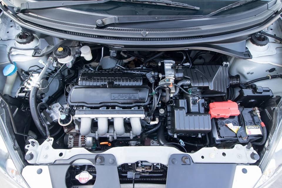 Honda Brio ปี 2011 สีขาว (รูปที่ 15)