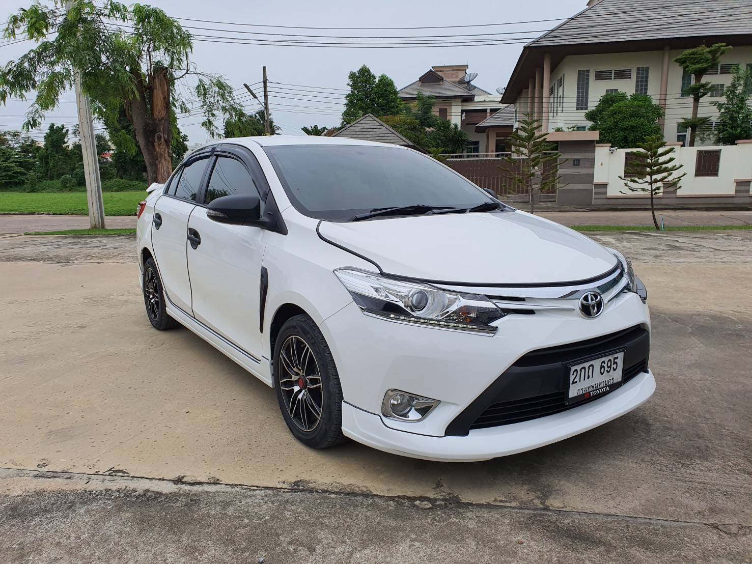 Toyota Vios ปี 2013 สีขาว (รูปที่ 3)