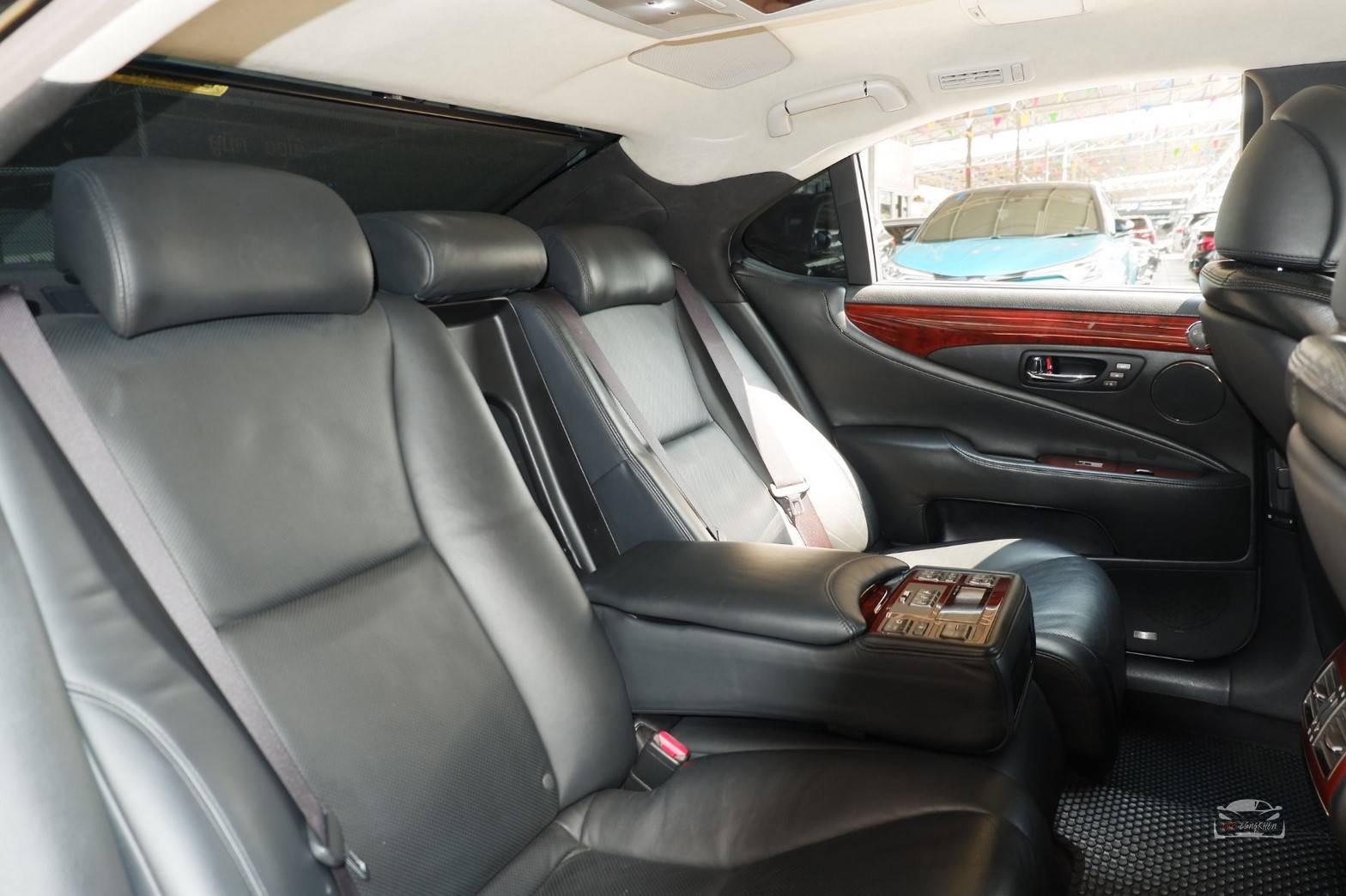 Lexus LS XF40 ปี 2011 สีดำ (รูปที่ 13)
