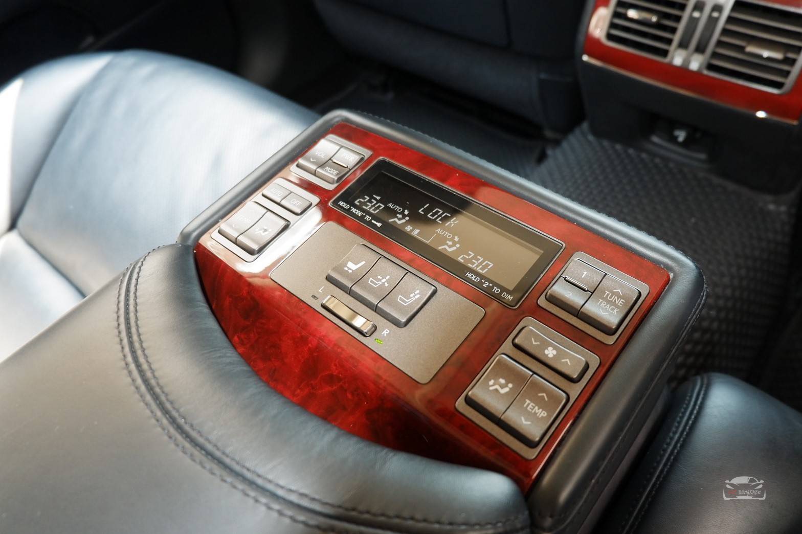 Lexus LS XF40 ปี 2011 สีดำ (รูปที่ 12)