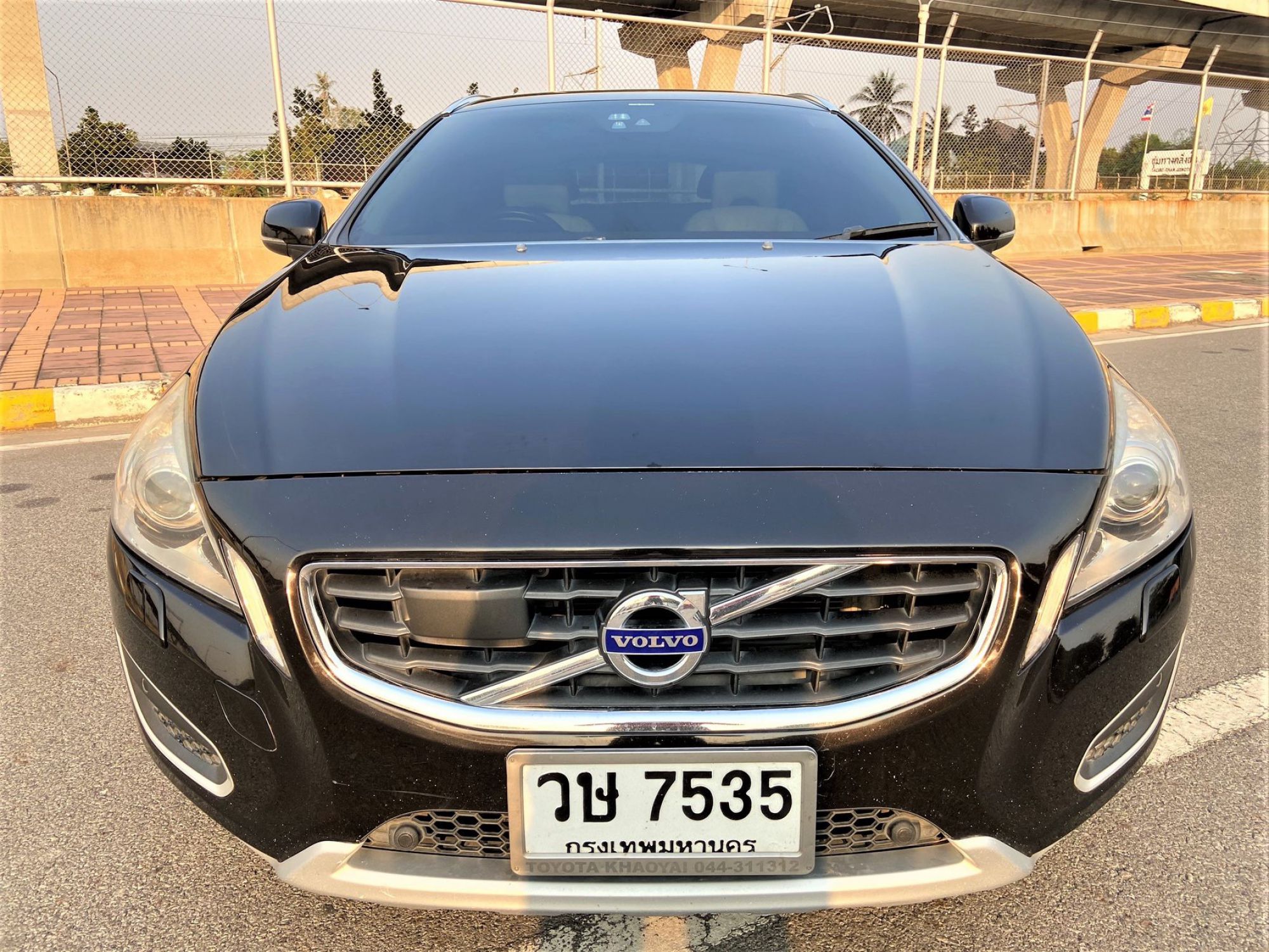 Volvo V60 ปี 2013 สีดำ (รูปที่ 2)
