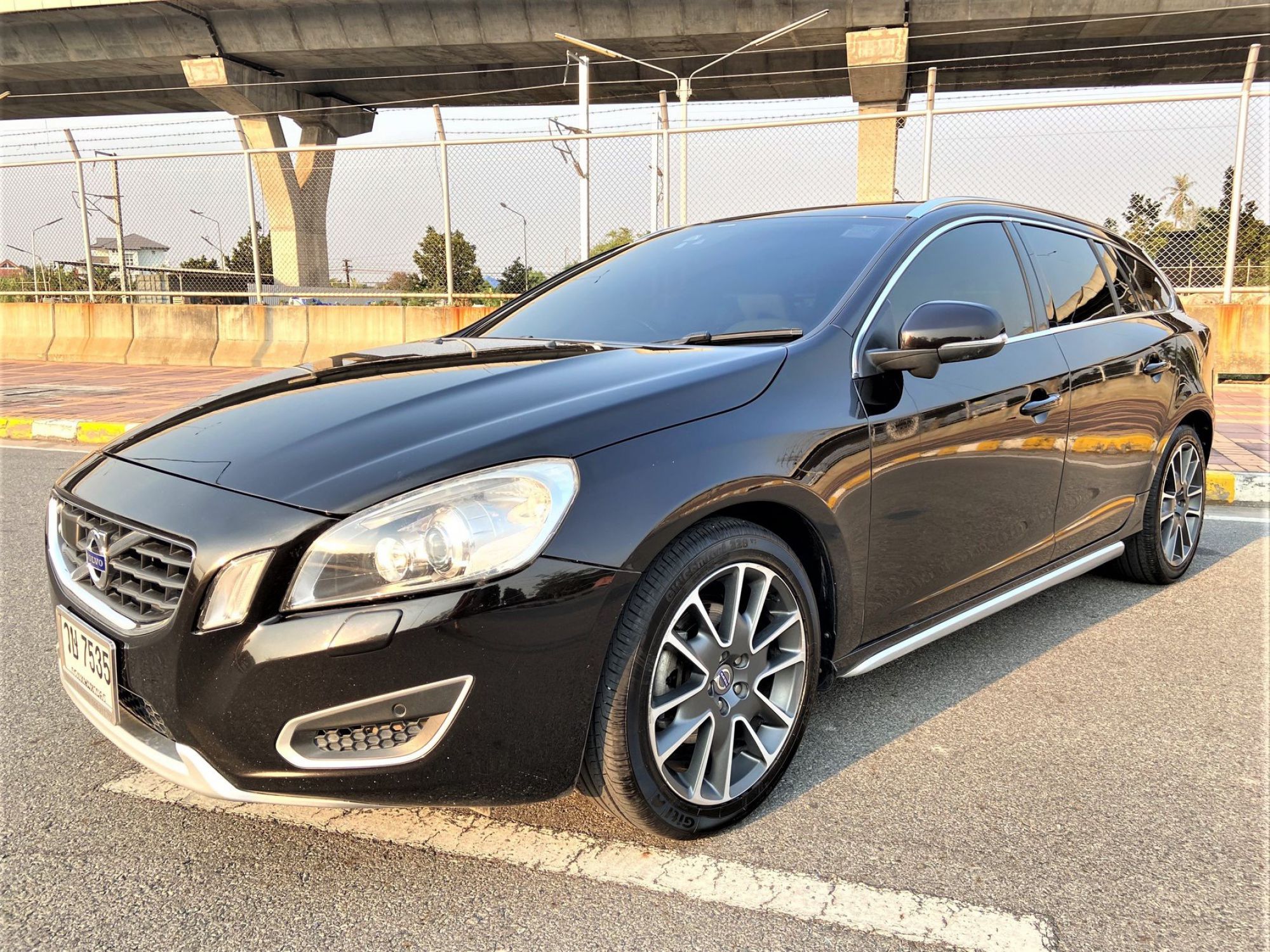Volvo V60 ปี 2013 สีดำ (รูปที่ 3)