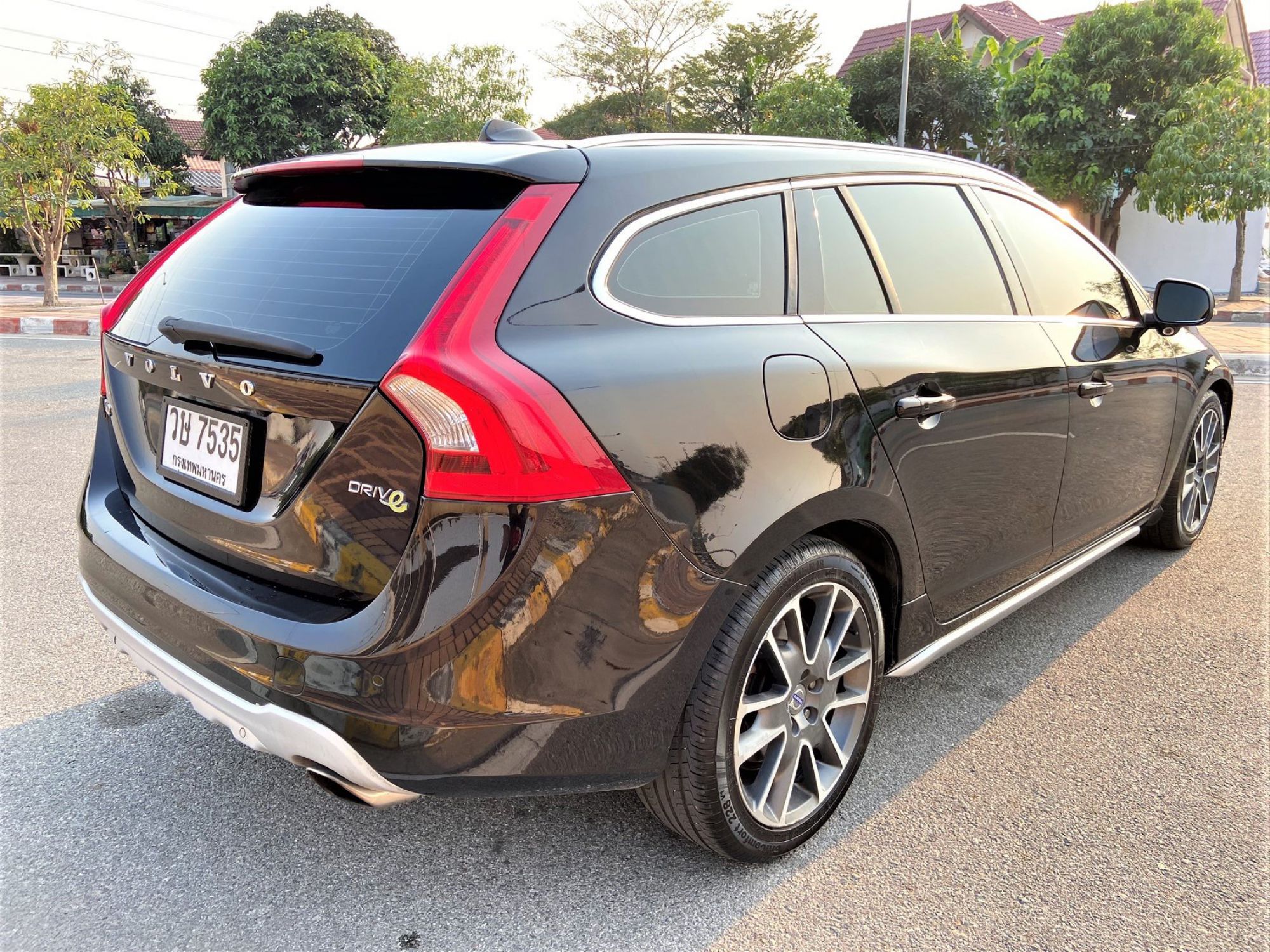 Volvo V60 ปี 2013 สีดำ (รูปที่ 6)