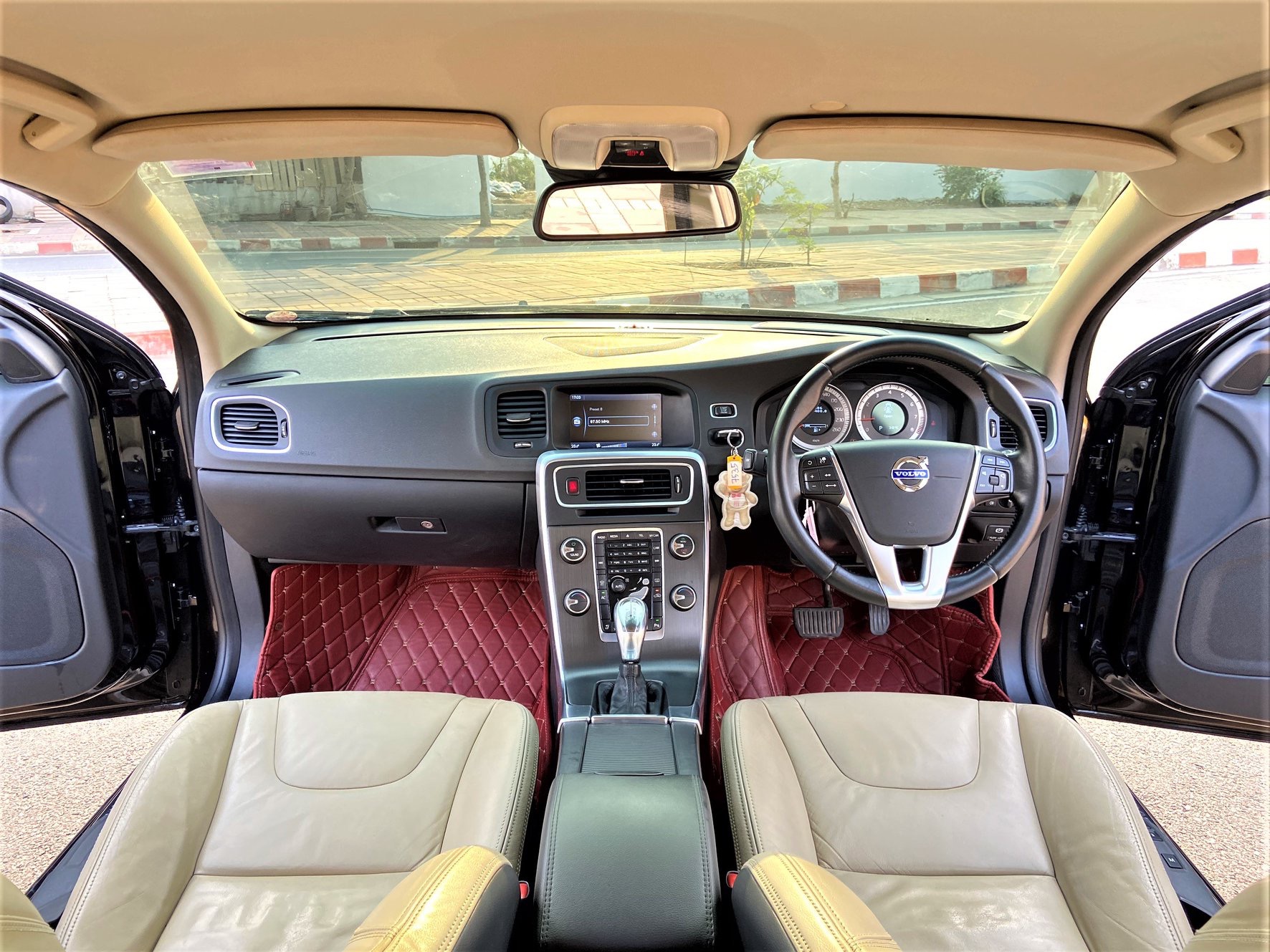 Volvo V60 ปี 2013 สีดำ (รูปที่ 7)